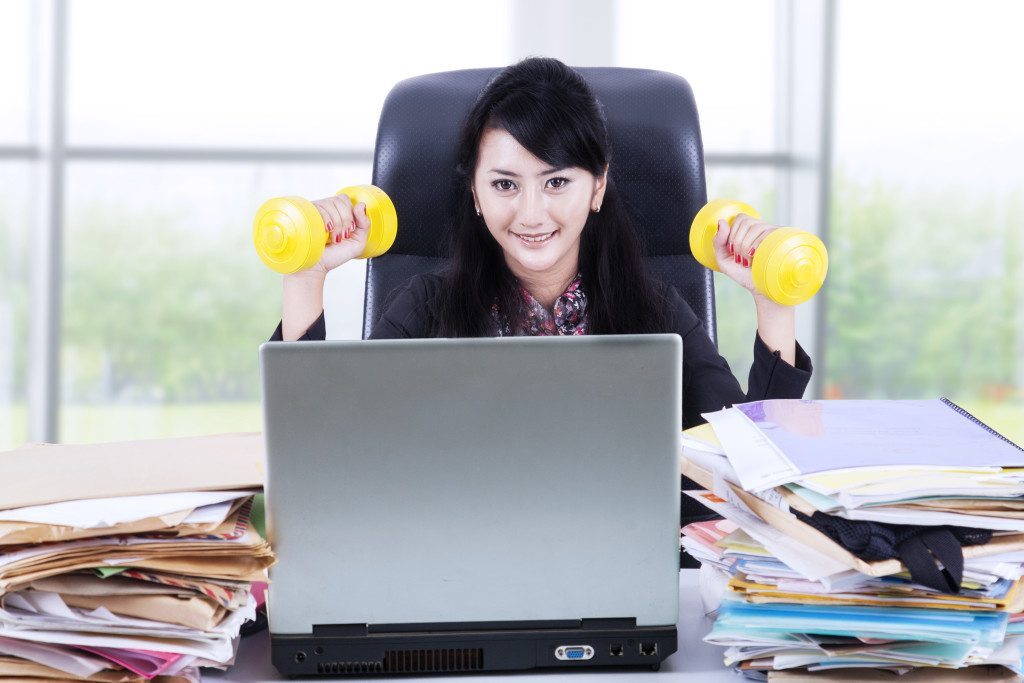 Fun and short office routines by fit2b.com