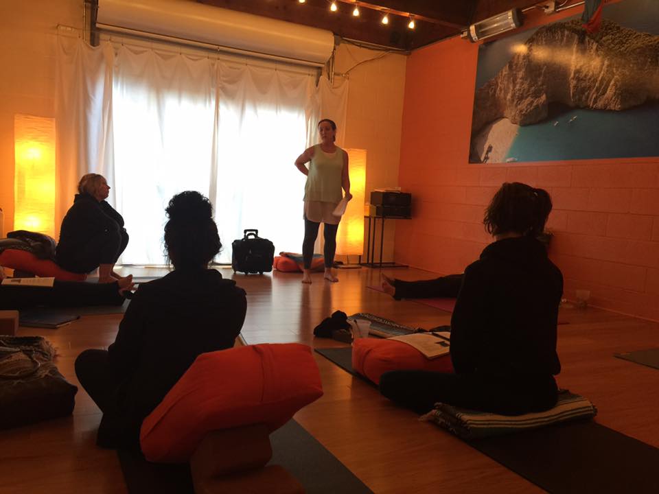 Fit2B Teaching Other Teachers - Fit2B.com - Diastasis Aware Yoga Training